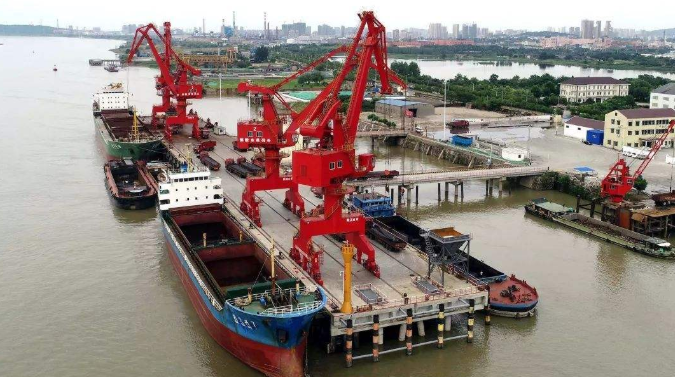 浦东概述露天料场港口封闭问题的实行方法